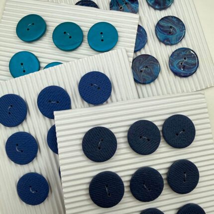 Vlytig Blue Buttons